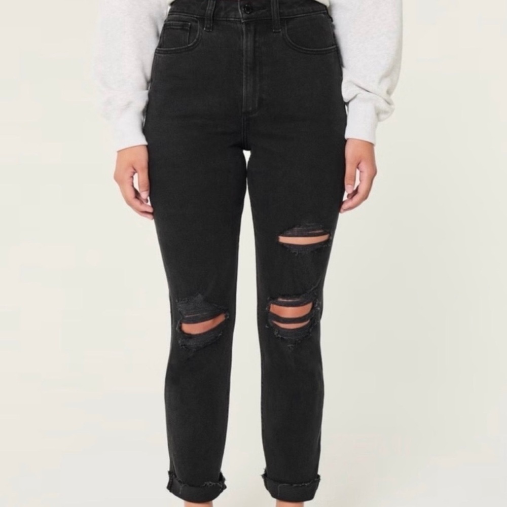 NWT Hollister Raw Hem Curvy Ultra High-Rise Mom Ripped Black Jeans Size W30 10R